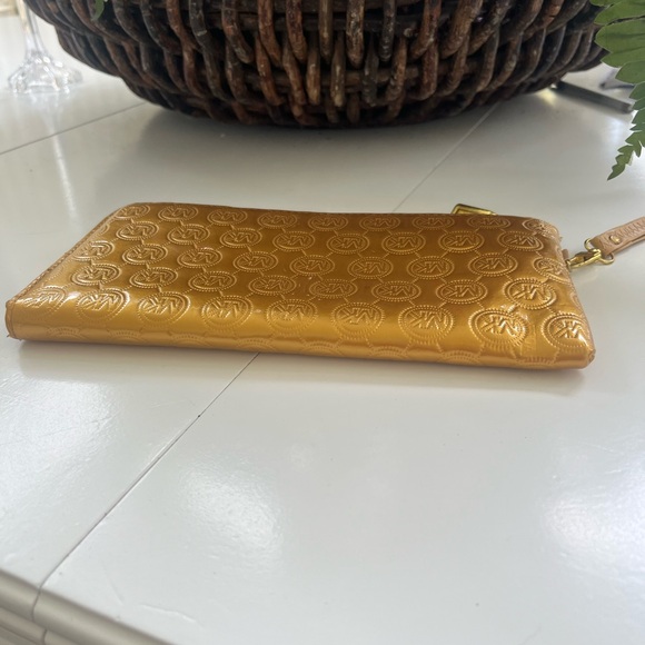 NWOT Michael Kors wallet wristlet long gold shiny All Over Logo - Picture 8 of 15